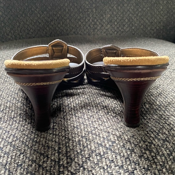 Naturalizer Brown Sandals - size 6.5 - Picture 5 of 10